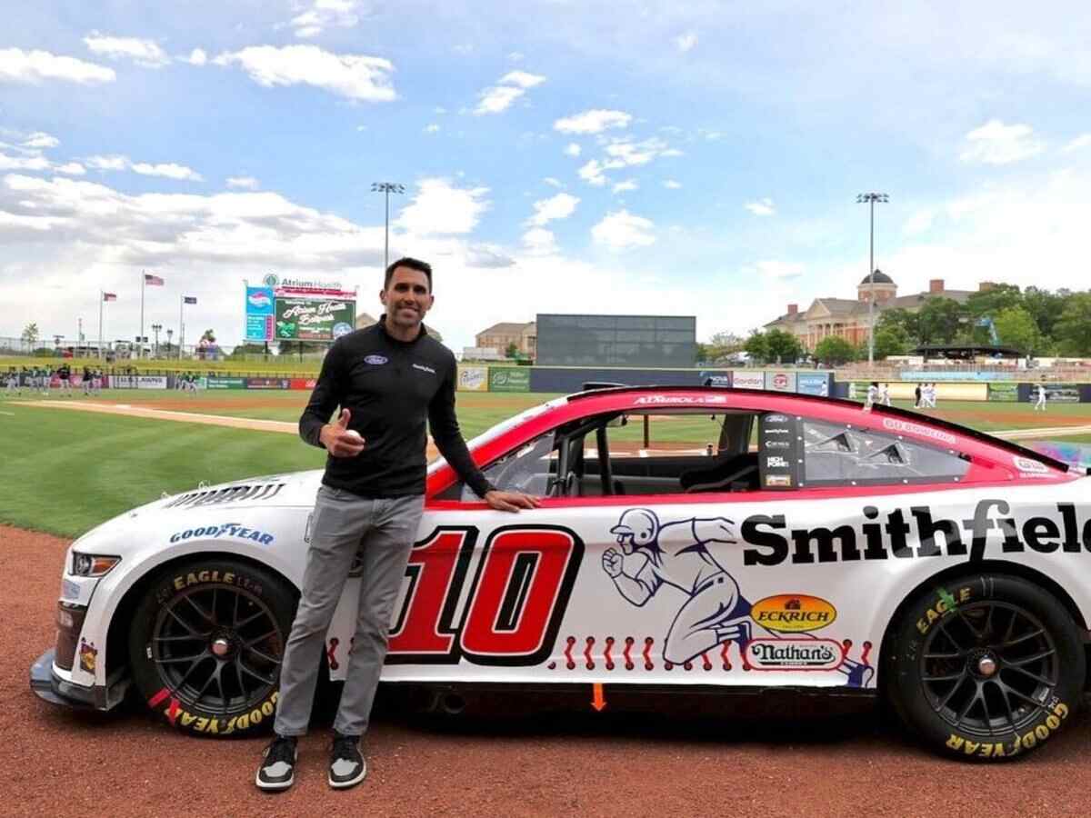 “You don’t deserve to run that paint scheme”- Fans react as Aric Almirola picks Dale Earnhardt Jr.’s baseball scheme for Darlington