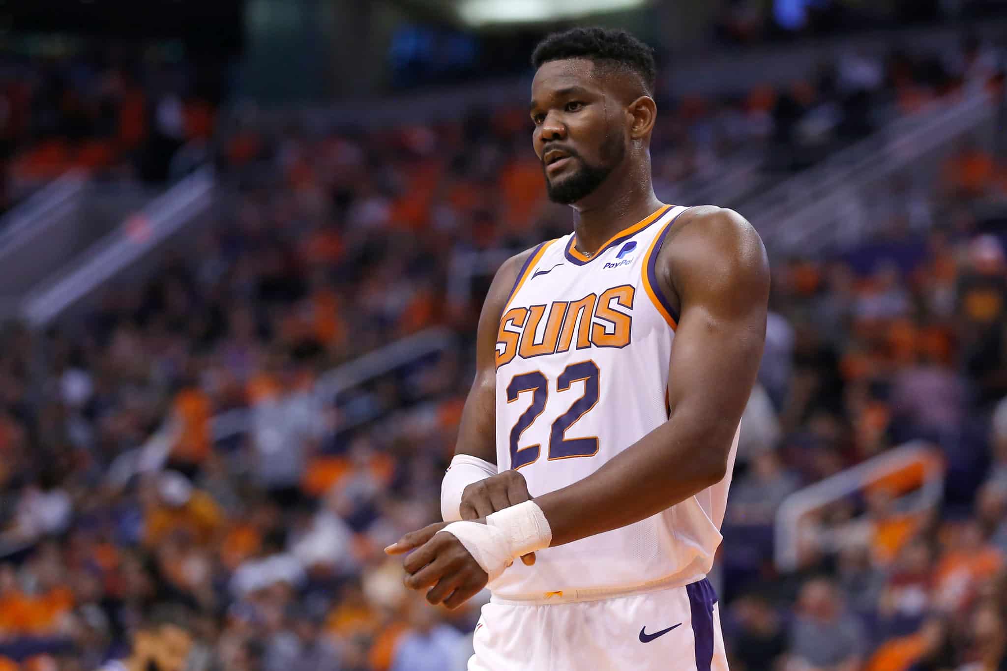 “Bruh, trade this man” – Suns fans ‘DONE’ with DeAndre Ayton after bizarre response to questions about viral play