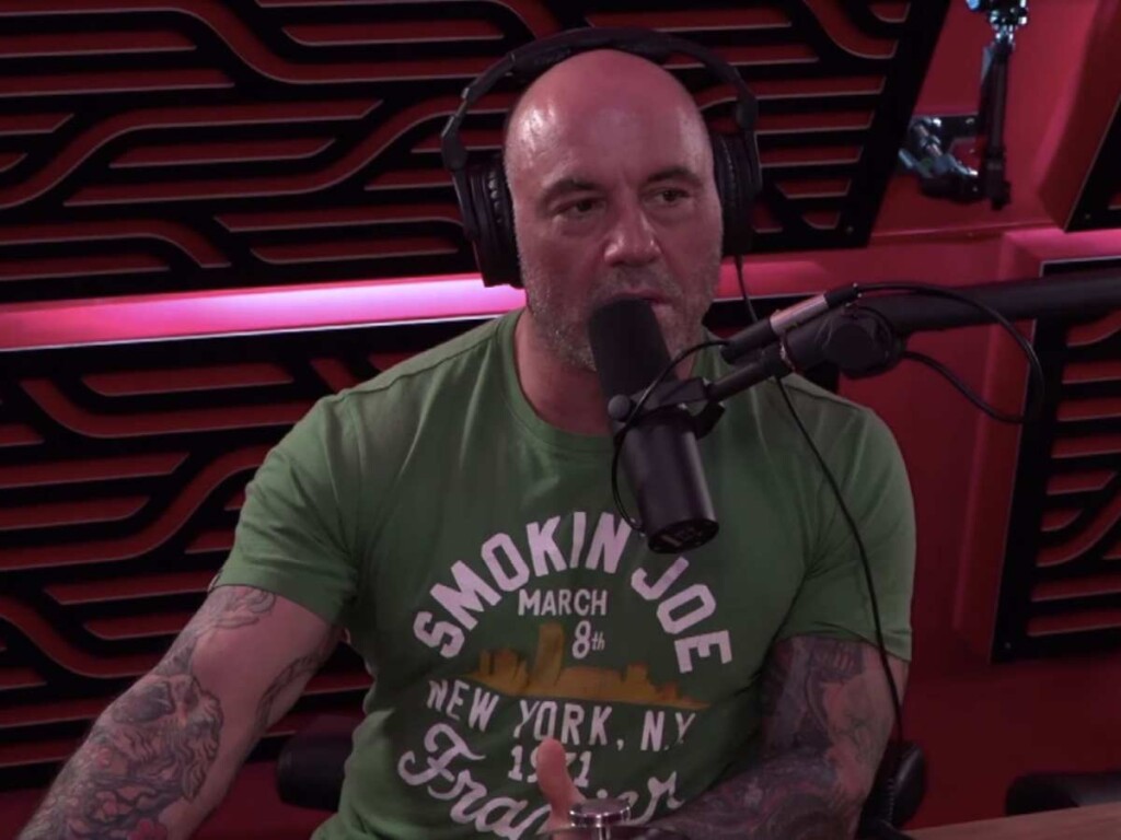 Fans react to Joe Rogan's wild switching of topics