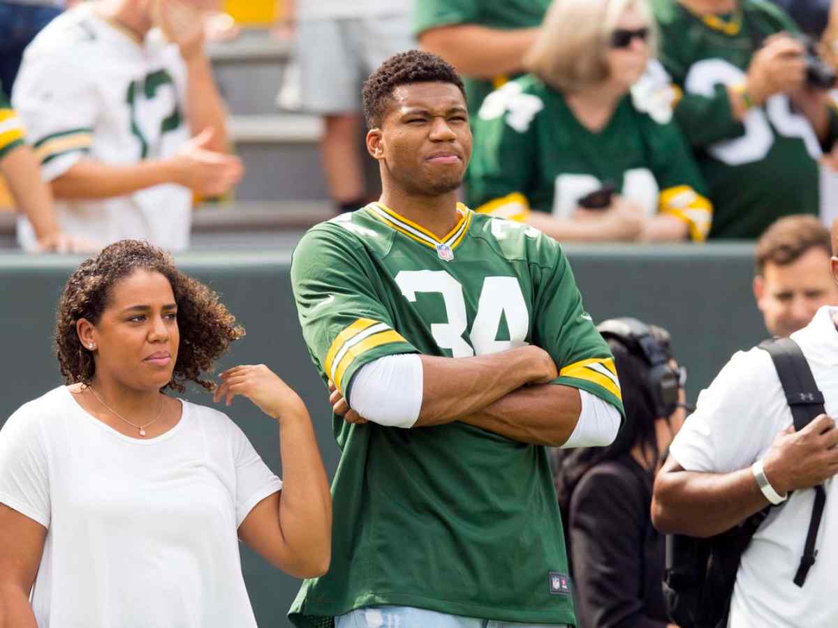 “I’m taking my talents to the Green Bay Packers,” NBA star Giannis Antetokounmpo DESIRES the No.1 QB spot after the departure of Aaron Rodgers