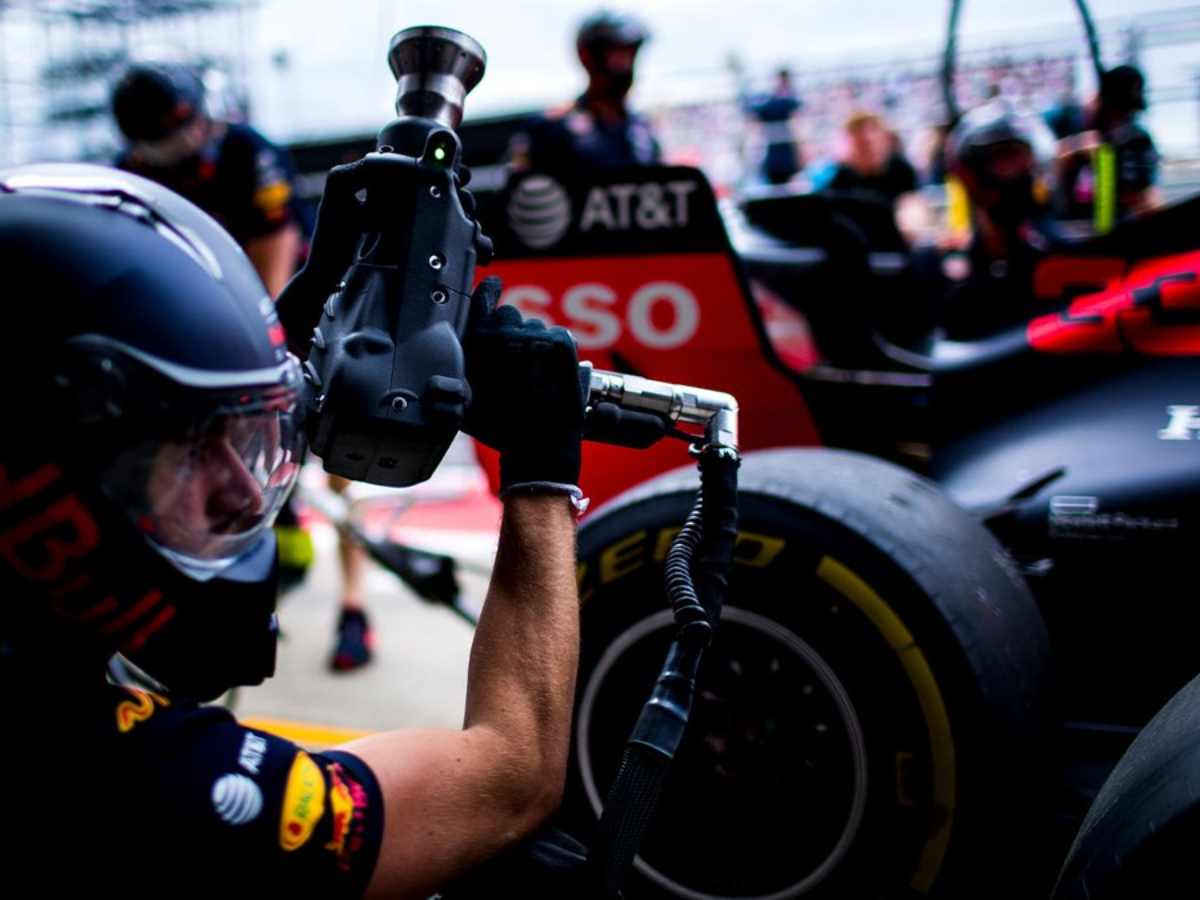 Should Formula 1 make two pitstops mandatory for a Grand Prix? 