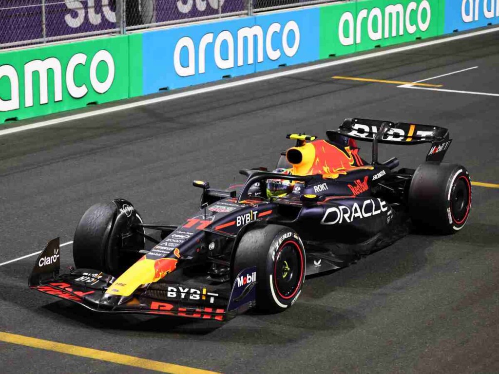 Sergio Perez driving the RB-19 at the 2023 F1 Saudi Arabian GP, image via Formu1a.uno