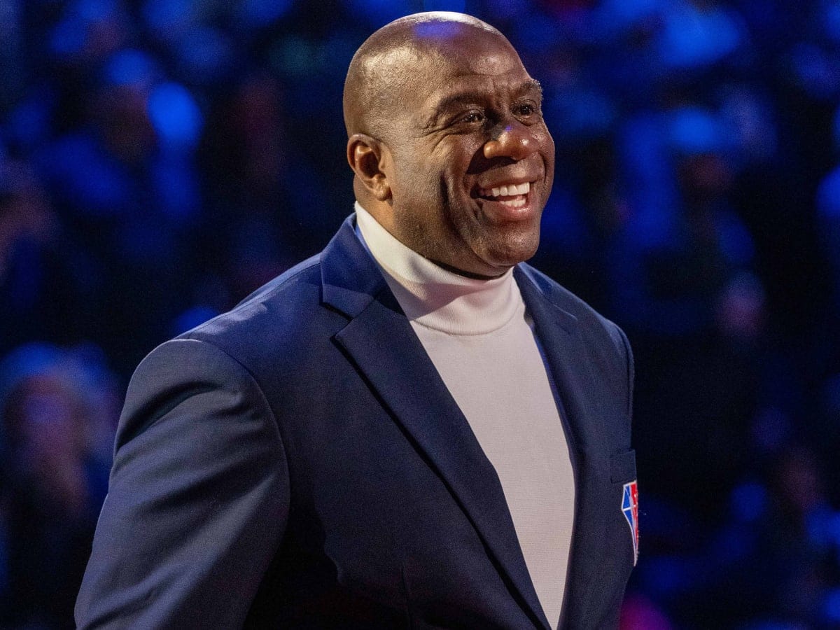 “Dynasty incoming” – Commanders fans ECSTATIC about NBA legend Magic Johnson becoming part owner of the franchise in a historic deal