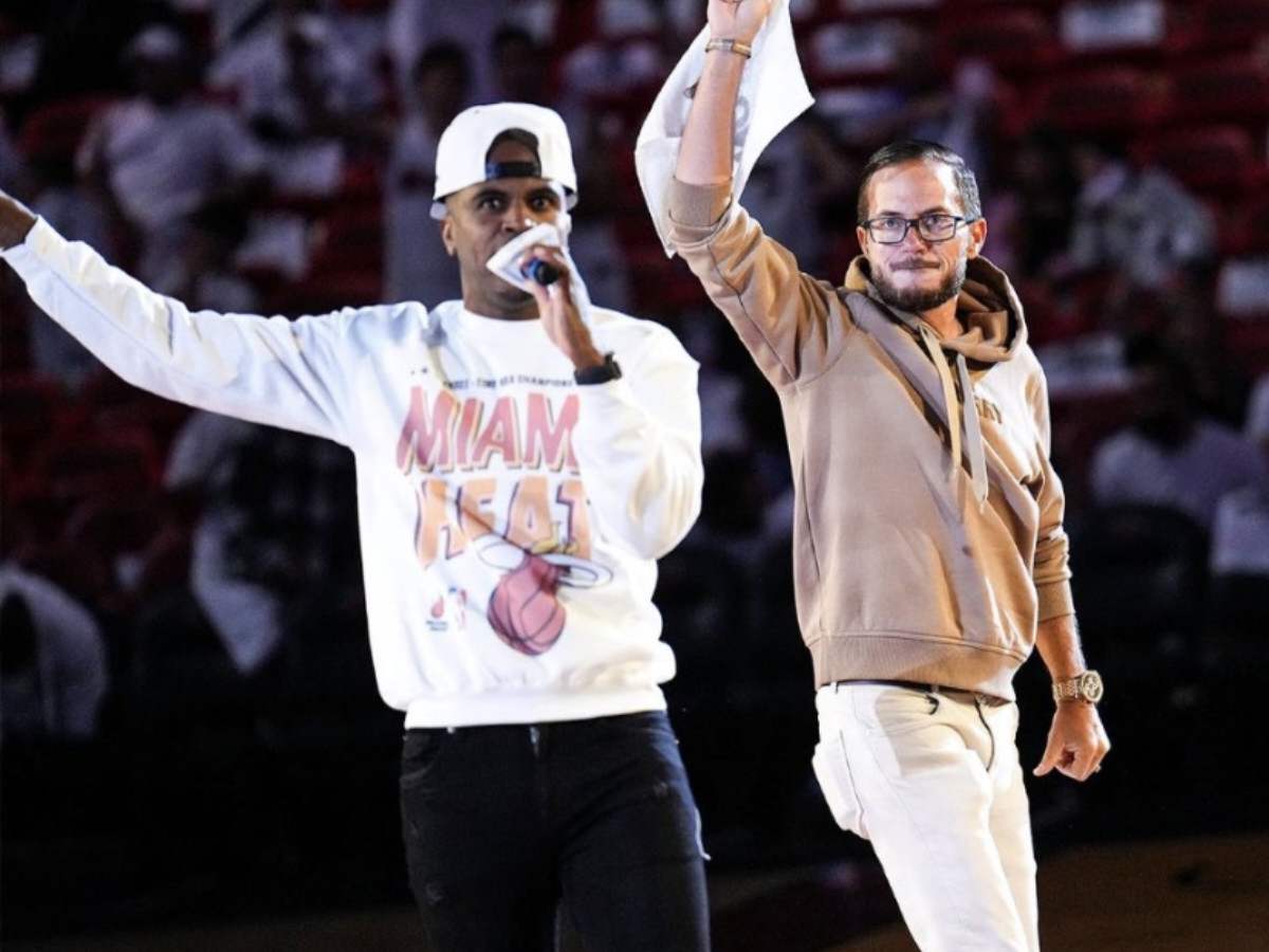 WATCH: Dolphins HC Mike McDaniel gets LIT while hyping up the Miami crowd ahead of the Heat-Celtics playoff game