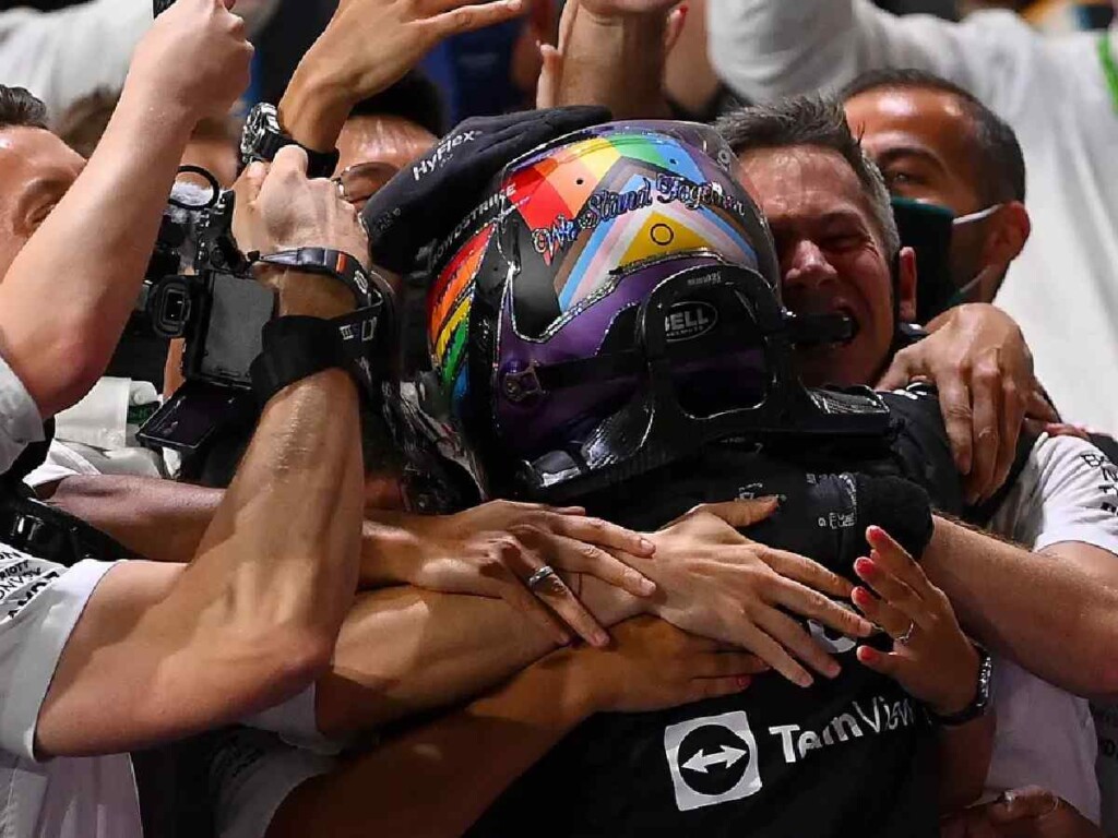 Lewis Hamilton with his team at the 2021 Saudi Arabian GP, his last race win to date