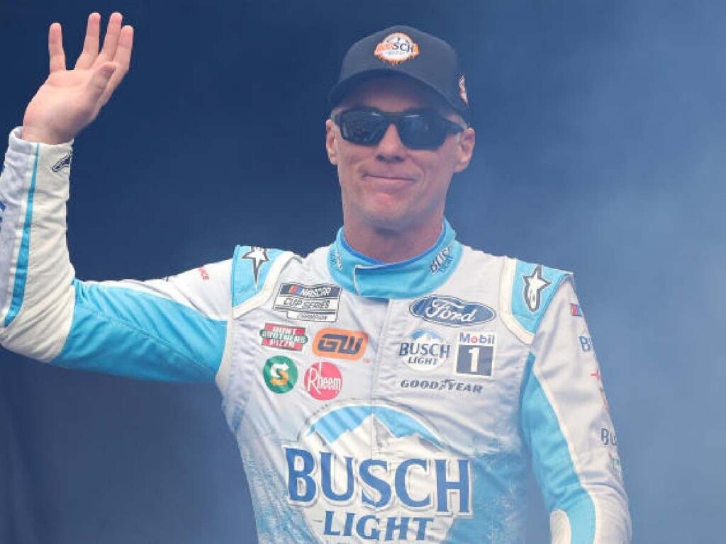 Kevin Harvick(Credits: Yahoo Sports)