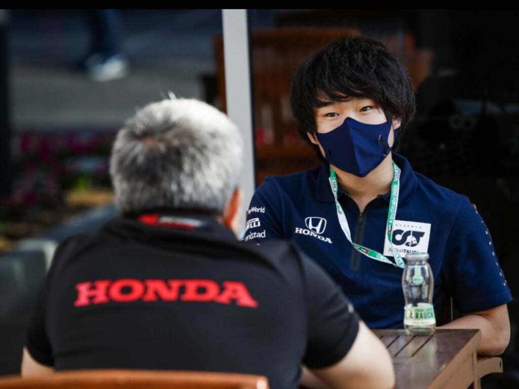 Yuki Tsunoda with Honda employee