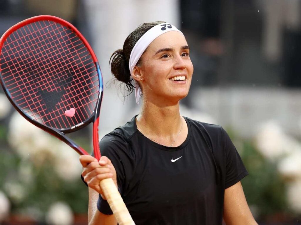 "This girl is from Russia," Anhelina Kalinina REFUSES the customary handshake with Veronika Kudermetova 1 Anhelina Kalinina determined to win the potential title at the Italian Open