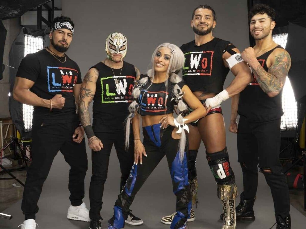 Zelina Vega posing with the rest of The LWO