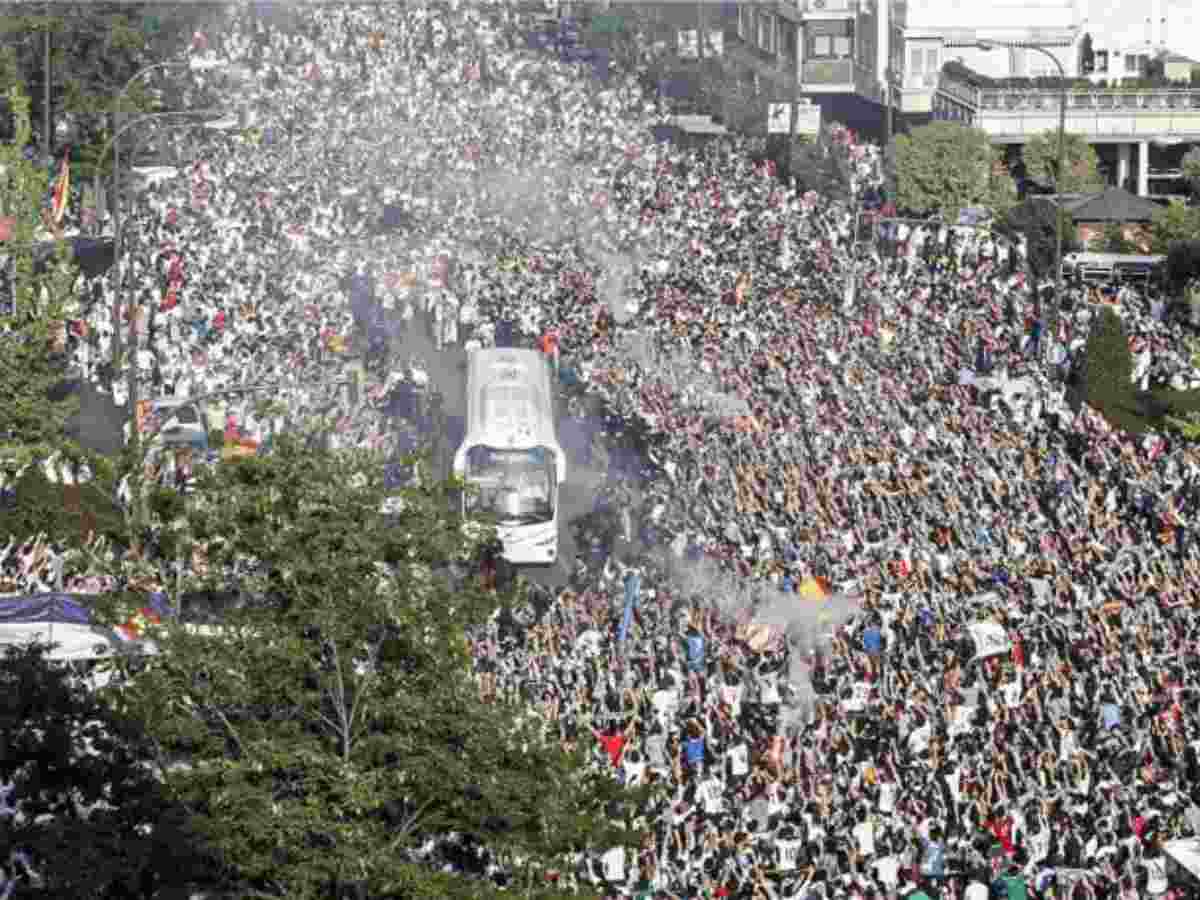 WATCH: Tsunami of Real Madrid fans flood the streets of Santiago Bernabeu ahead of Champions League tie vs Manchester City