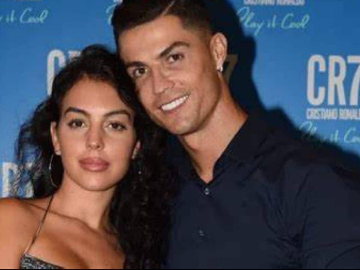 Cristiano Ronaldo posts pictures of kissing partner Georgina Rodriguez amid rumors of split-up