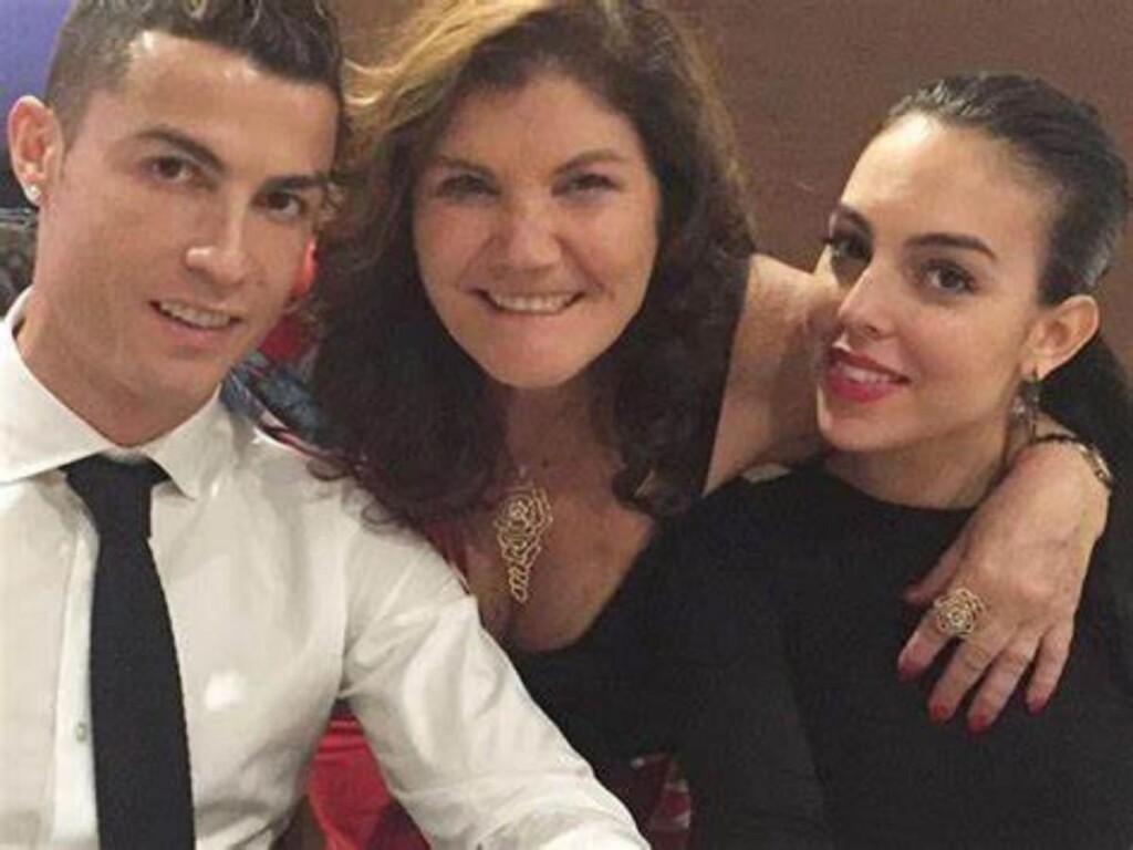 Ronaldo's mother has said Ronaldo Georgina shuts down all rumors of her son splitting up with the Argentine model Shakira.