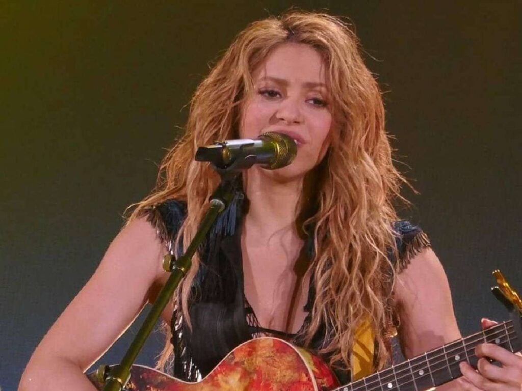 Shakira surprised the world with acoustic version of her latest song Acrostico