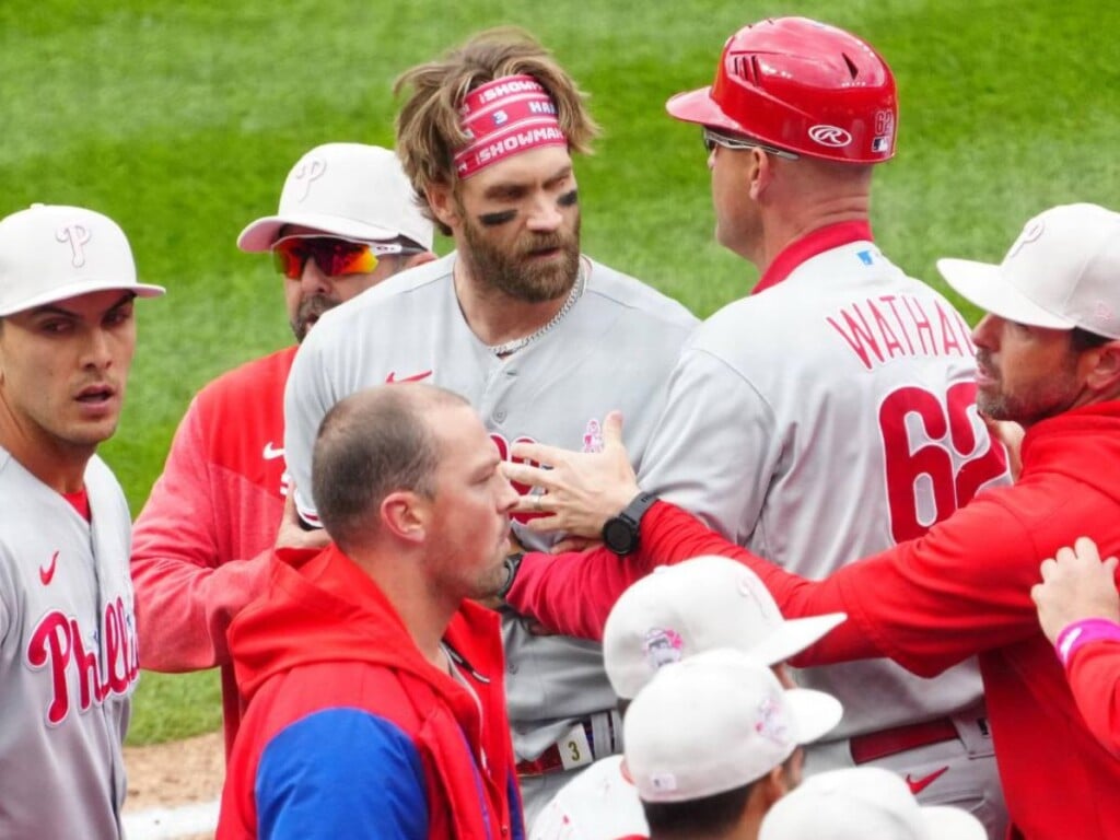 Bryce Harper ejected after Rockies