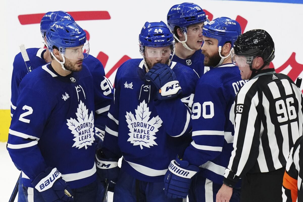 Outraged fan disrupts game throwing debris on ice rink following Maple Leafs’ no goal in Game 5