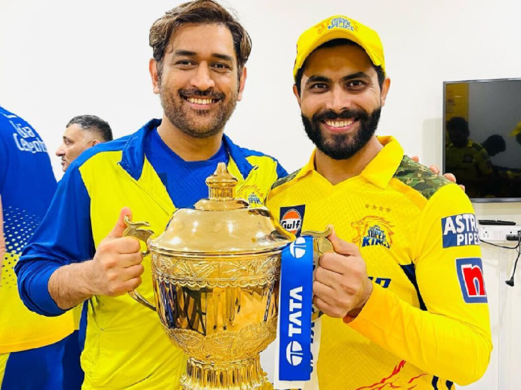 ms dhoni with ipl trophy