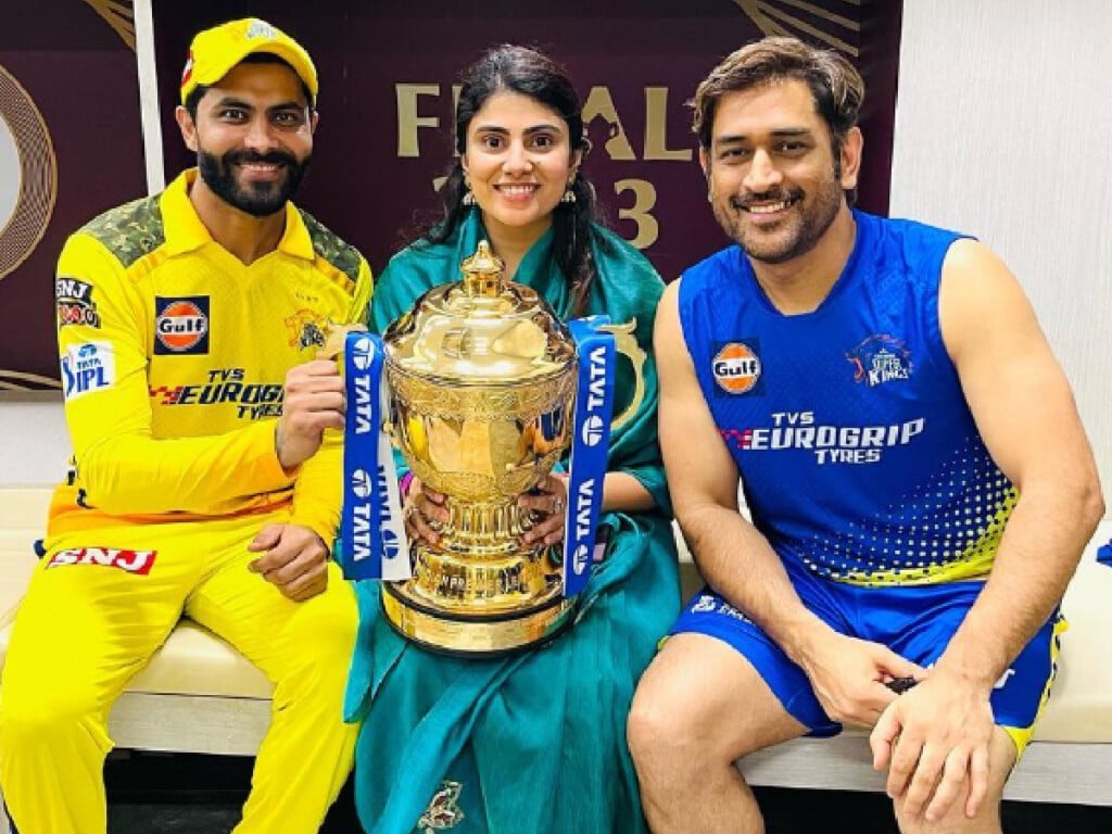 ravindra jadeja with wife and ms dhoni