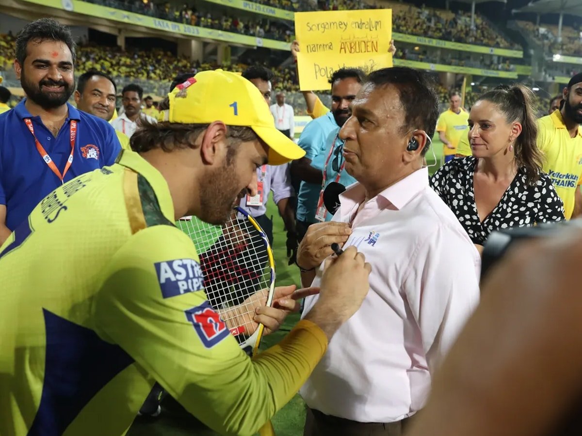 WATCH: Sunil Gavaskar runs to get MS Dhoni’s autograph during CSK’s lap of honour at Chepauk