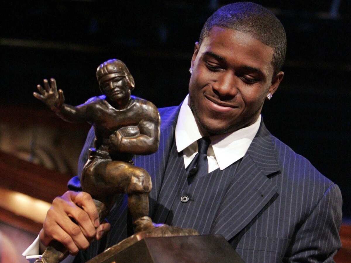 Why Reggie Bush lost his 2005 Heisman Trophy?