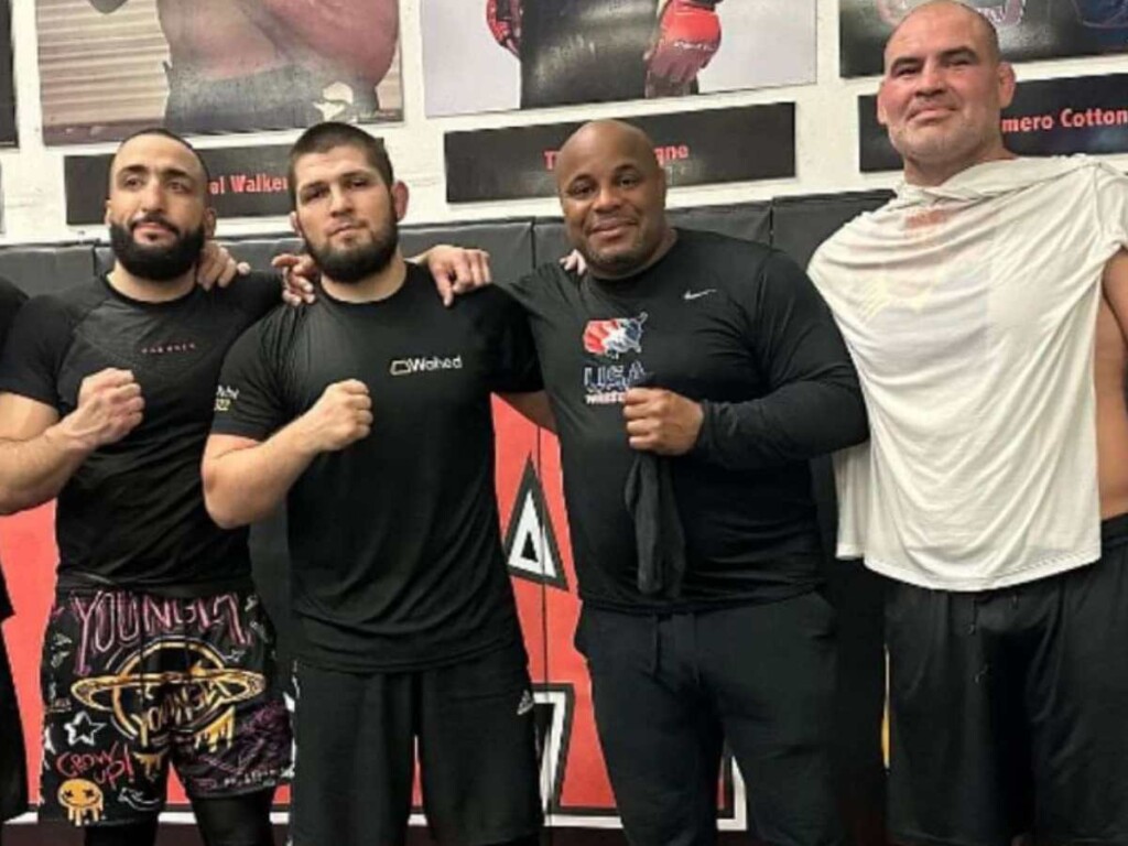 Cain Velasquez back to training after release from prison