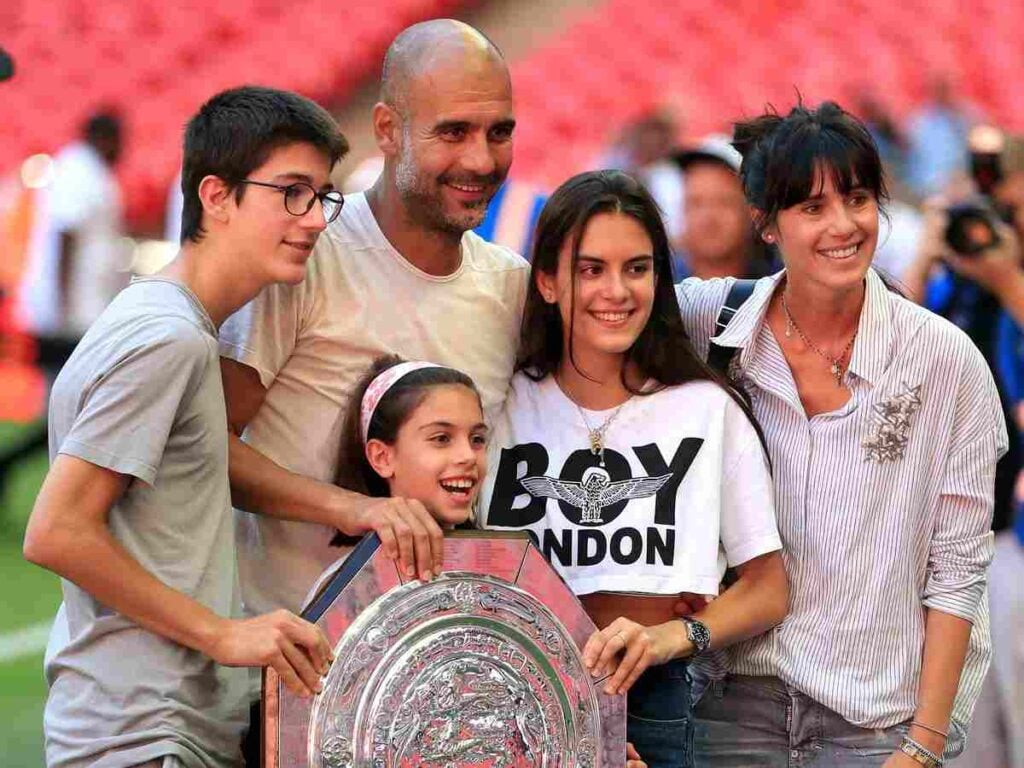 Cristina Serra along with her family