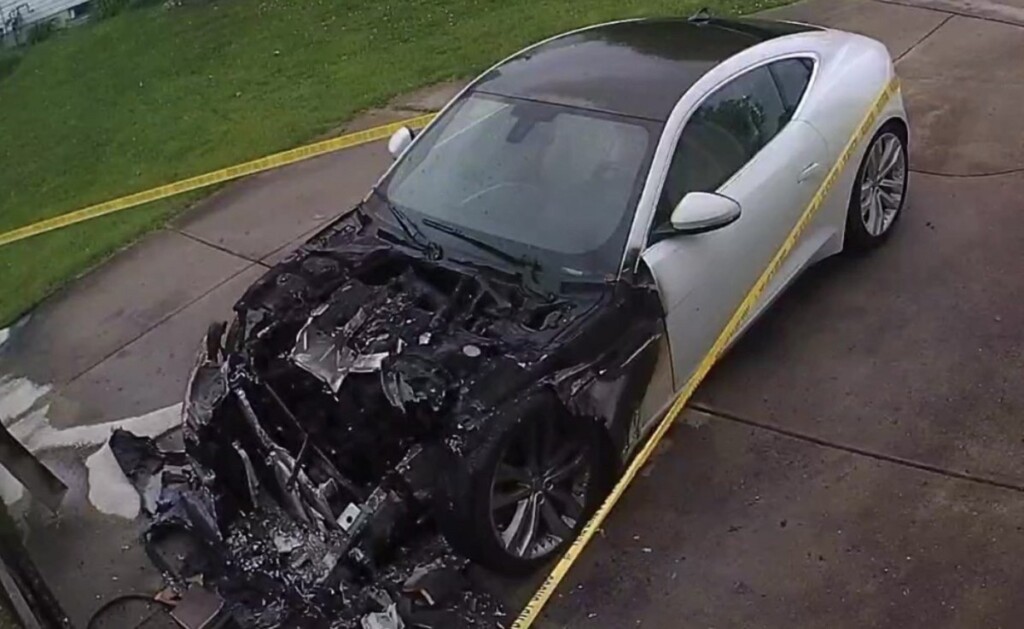 "Someone caught your car on fire" Twitch streamer left traumatized after deranged fan sets her car on fire