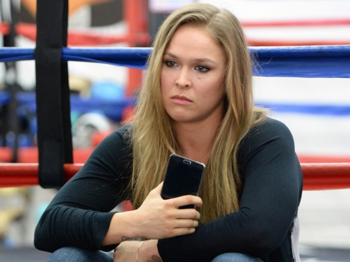 Former UFC star reprimands Ronda Rousey and highlights the reason for her failure to connect with the WWE Universe