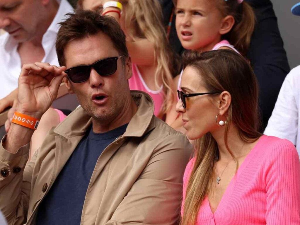 Tom Brady watching Novak Djokovic (image credits via NNN)