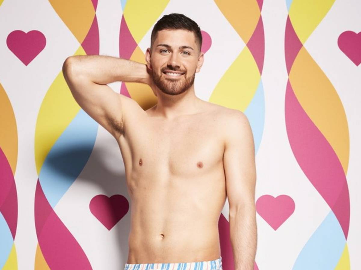 “Shocked and saddened,” head coach SLAMS Irish League star player for ditching the team for reality show Love Island