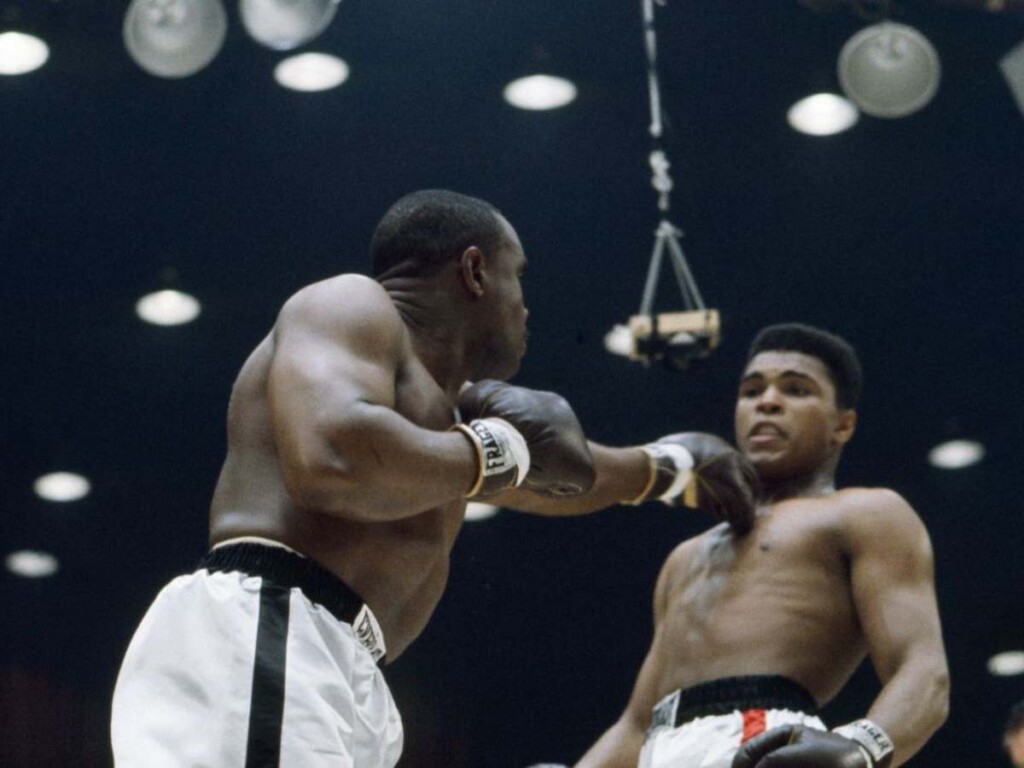 Muhammad Ali and Sonny Liston (Image Courtesy: Bad Left Hook)