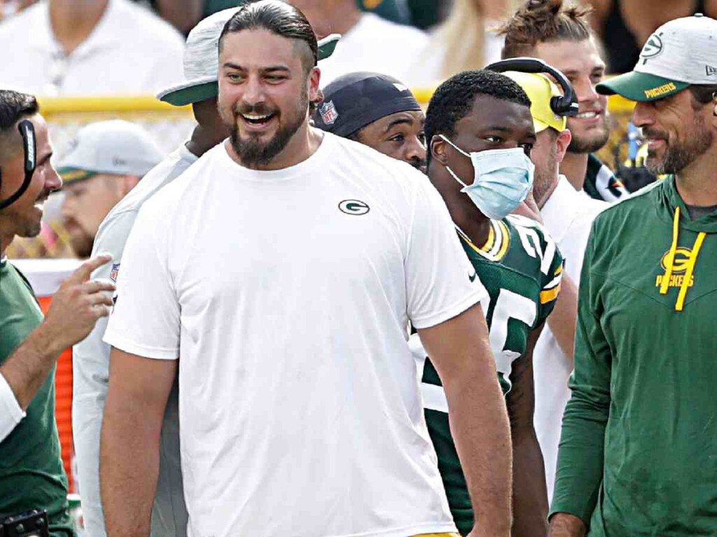 WATCH: "Dude is a machine" - Packers OT David Bakhtiari DEMOLISHES George Kittle in a sensational beer chug off 1 David Bakhtiari