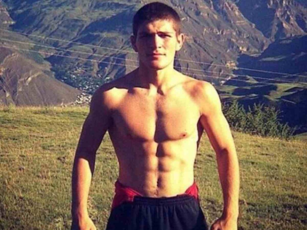 Young Khabib Nurmagomedov played  computer games in leisure time