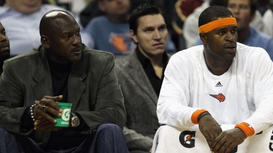 Retired and upset Michael Jordan WENT OFF on Charlotte’s starters leaving Stephen Jackson shocked