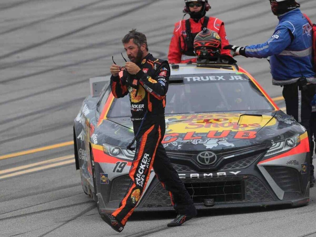 Martin Truex Jr. (1)