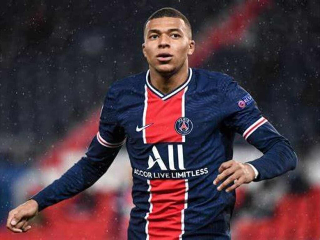 Mbappe flunks rumors of leaving the club this summer