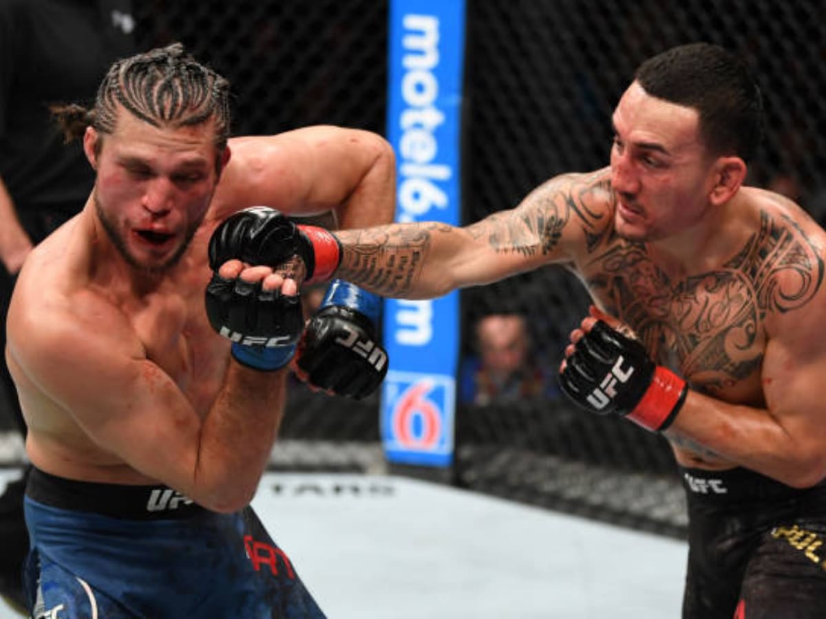 WATCH: When Max Holloway stopped the fight to teach Brian Ortega to block his punches