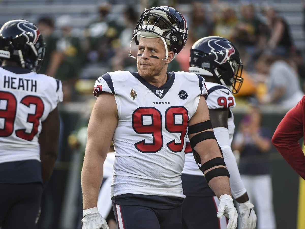 “This s**t’s hard!” JJ Watt VEHEMENTLY calls out the media for ganging up on the rookies at OTAs