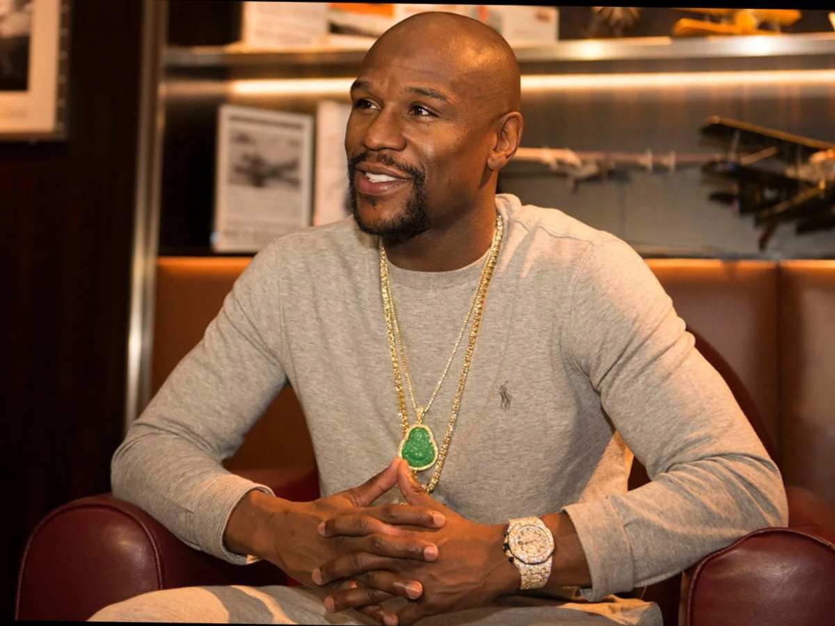 $450,000,000 worth Floyd Mayweather hilariously compares women getting breast enlargement surgeries to men shopping for luxury watches