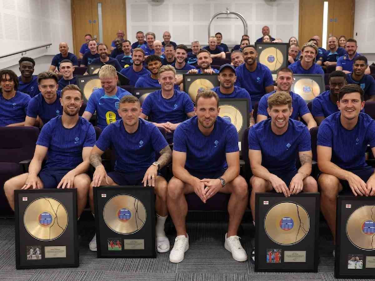 Harry Kane gifts personalized records to his teammates to thank them for helping him break England’s all-time goalscoring record