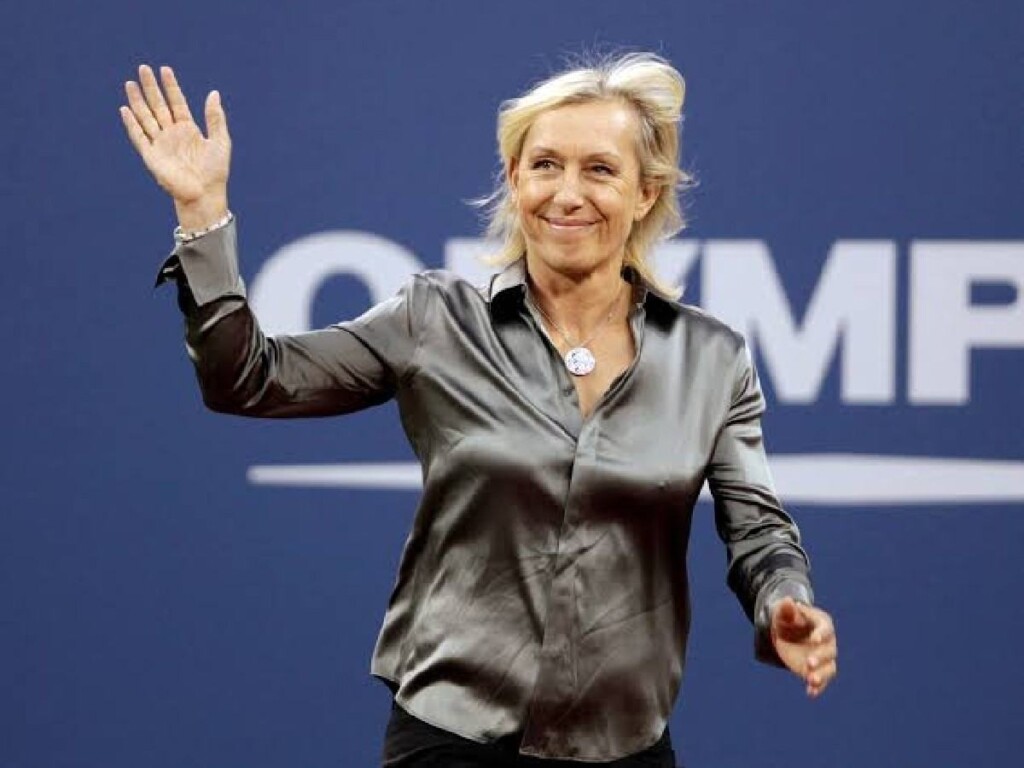 Martina Navratilova tweets she is all clear of cancer treatment