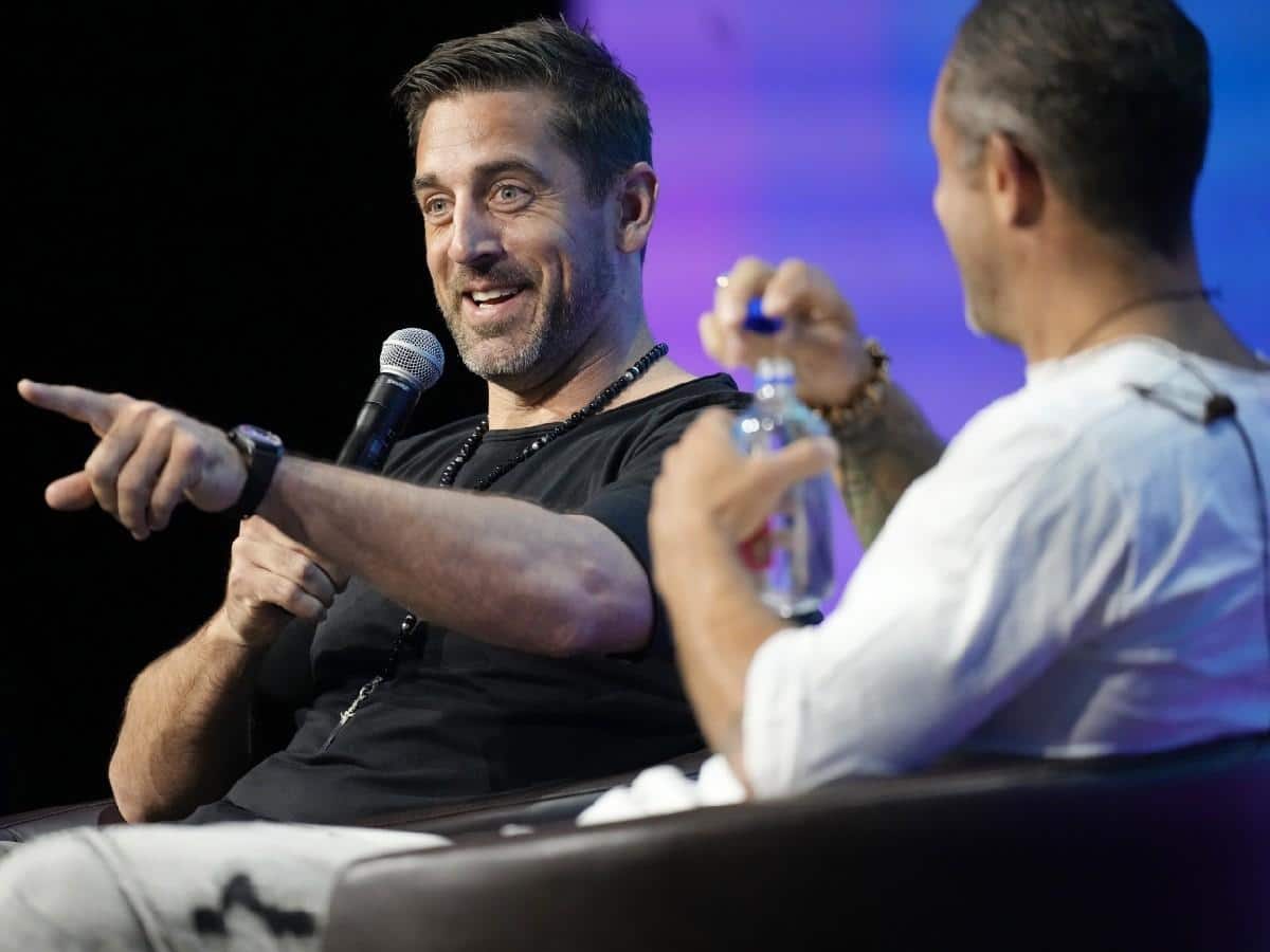 “I really want whatever he’s smoking” – Aaron Rodgers gets COOKED on social media over his controversial views at psychedelics conference