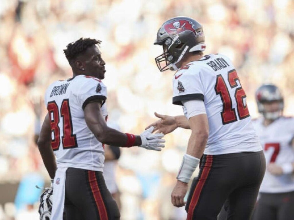 Antonio Brown and Tom Brady (Image via Yahoo Sports)