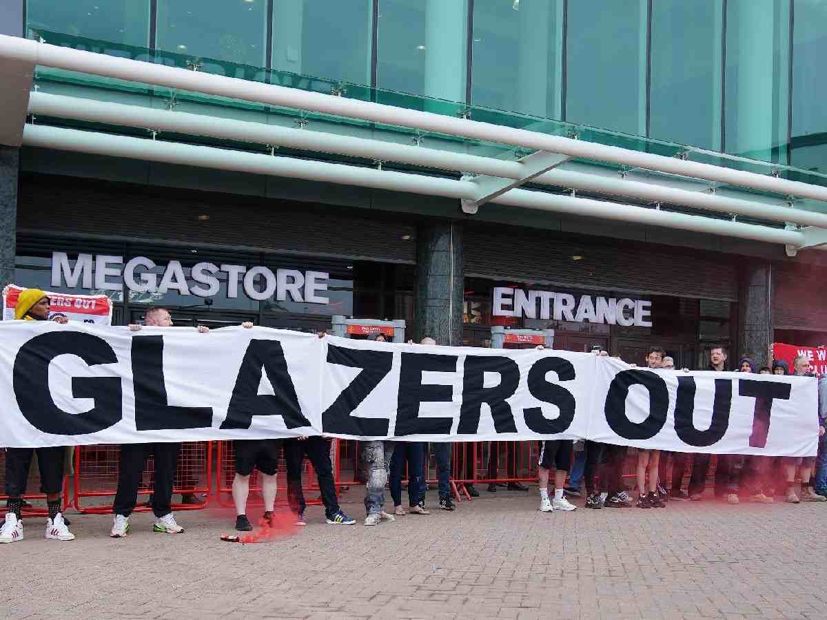 WATCH: Hundreds of Manchester United fans block entrance of club’s megastore demanding Glazers to resign