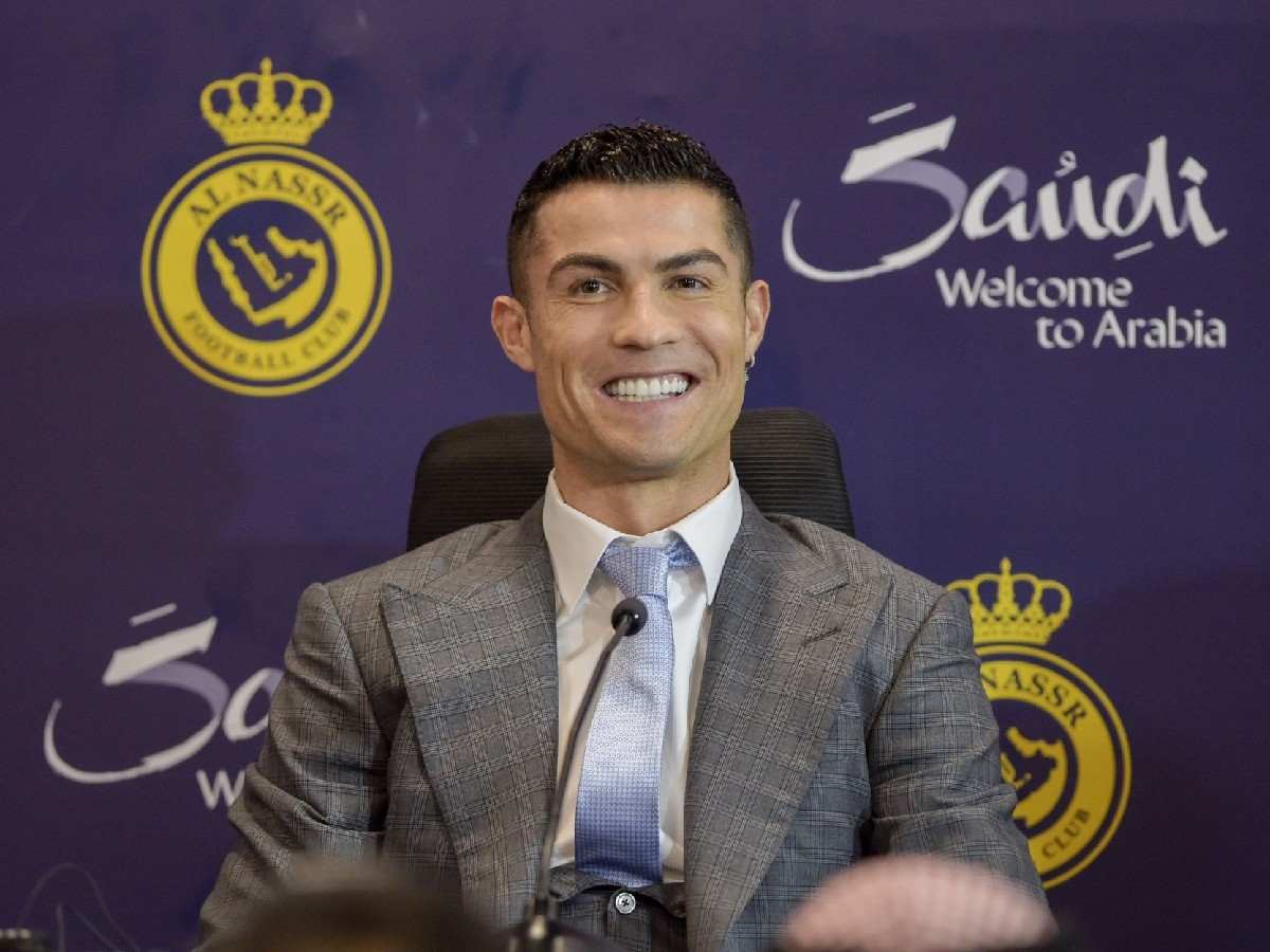 WATCH: Cristiano Ronaldo gives a hilarious reply to a reporter after being asked to take a Portuguese player to Saudi Pro League