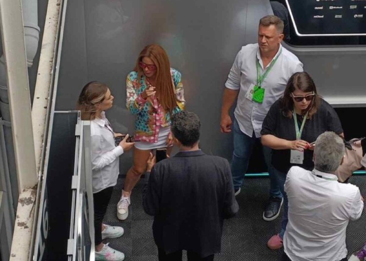 Shakira có mặt tại Grand Prix trong chuyến thăm Barcelona