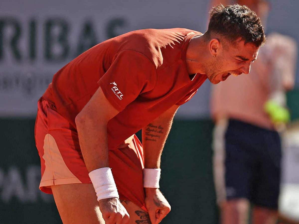 “Do you want me to p*** on the court!” Thanasi Kokkinakis engages in heated dispute with the umpire during match with Karen Khachanov at the 2023 French Open