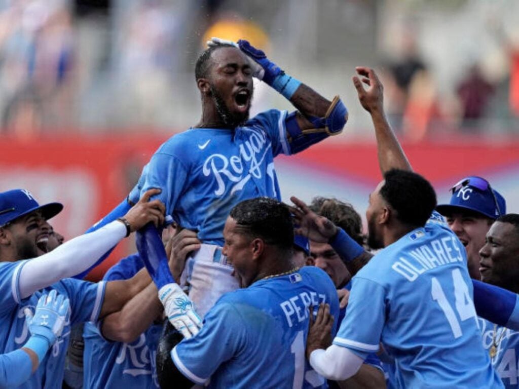 Samad Taylor celebrating his teammates (Pic Credit: Yahoo News)