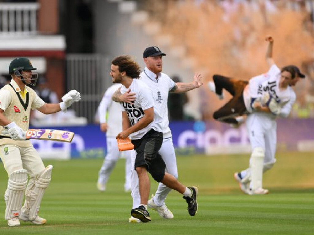 protestors second ashes test