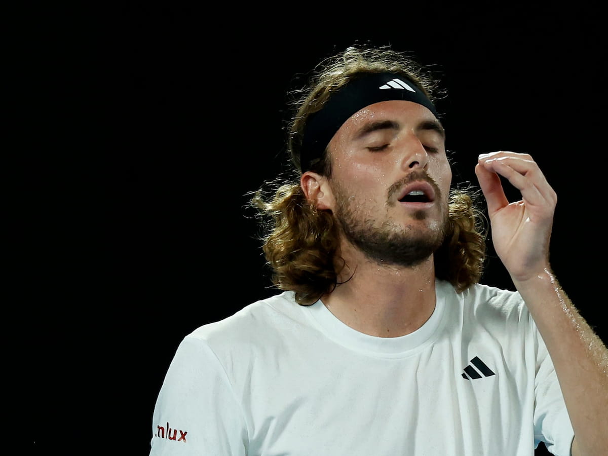 “Got it from Swiatek” – Fans mock Stefanos Tsitsipas after his ridiculous hindrance at the Halle Open