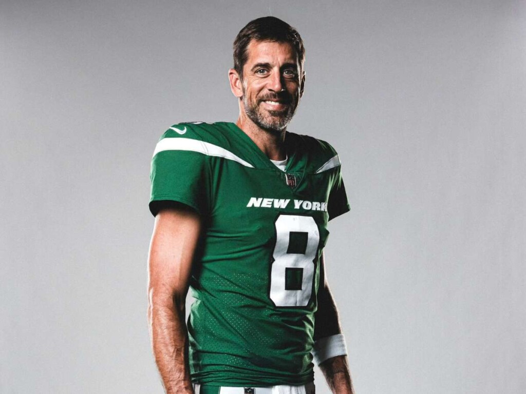 Aaron Rodgers in the NY Jets uniform (via Twitter/ @nyjets)